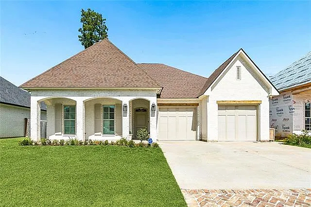 4 bed, 3.0 bath, 2593 sqft, $4,500 — Photo 1