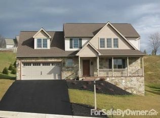 10 Circle Rock Dr, Ephrata, PA 17522