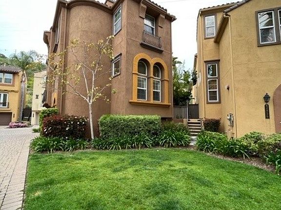 4th image of 2852 Villas Way