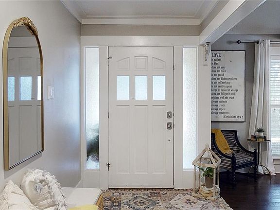 2nd image of 1025 Rose Cir