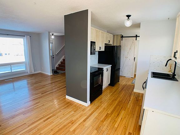 3rd image of 157 Romany St