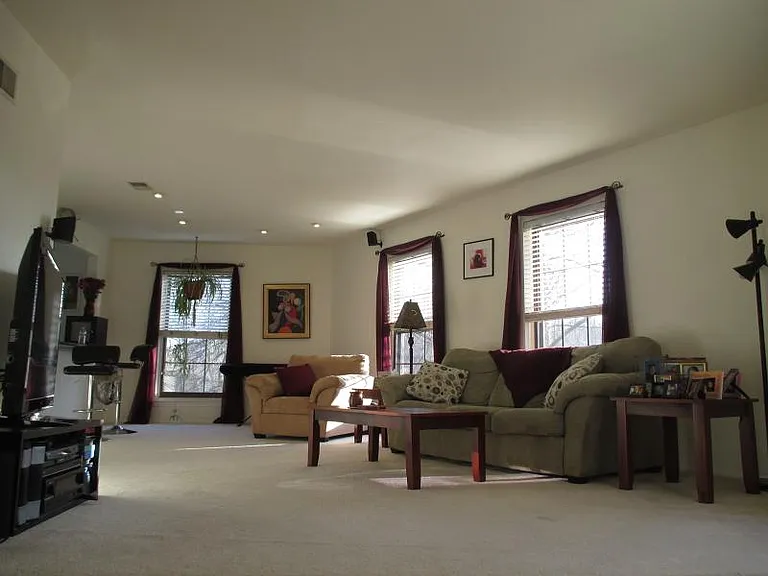 181 Long Hill Rd #8 — Photo 1
