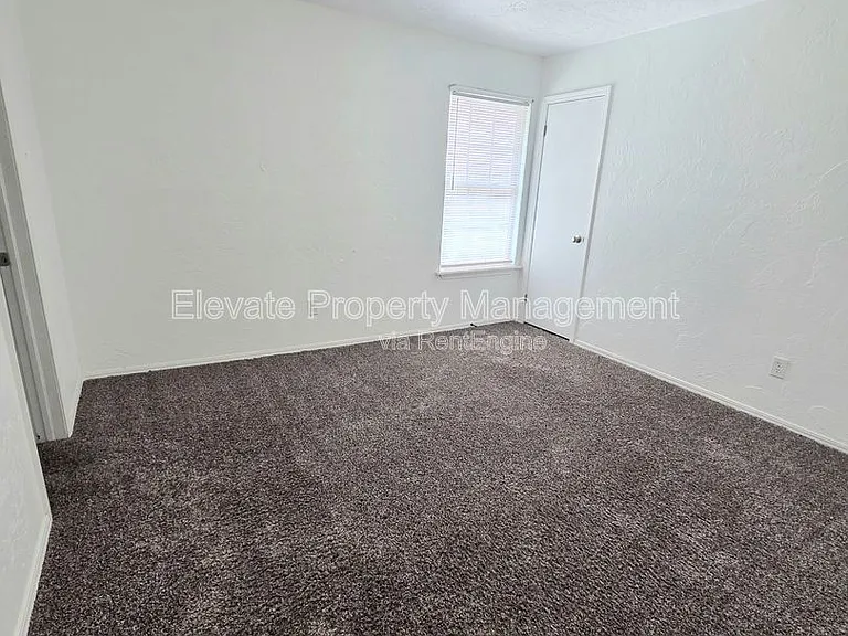 530 Westwood Ct — Photo 13