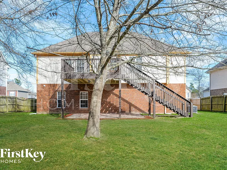 979 Hickory St — Photo 15