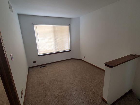 5th image of 982 S Darla Ct