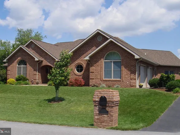18722 Fountain Ter, Hagerstown, MD 21742