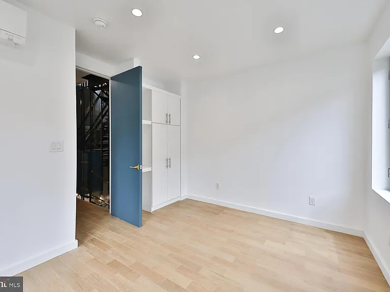 725 S 6th St — Photo 15
