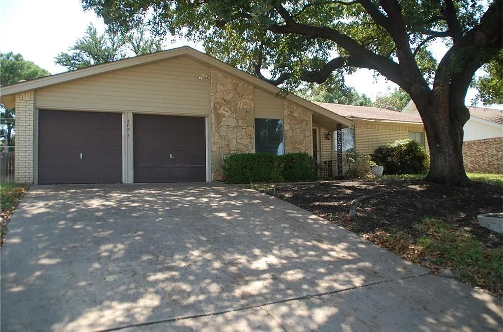 3 bed, 1424 sqft, $1,875 — Photo 1