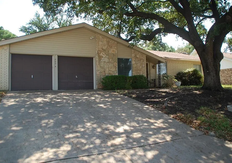 409 Wilshire Dr
