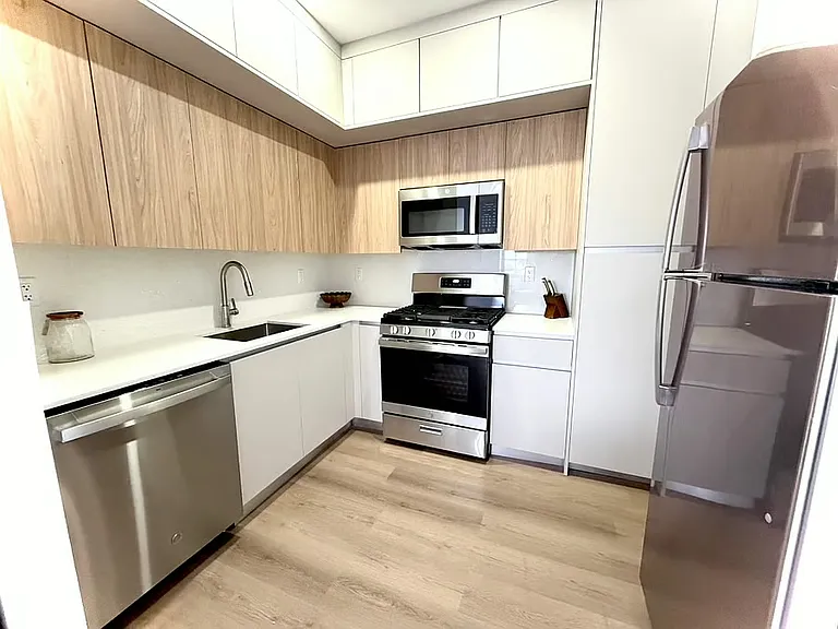 1619 Jefferson Ave #27 — Photo 2