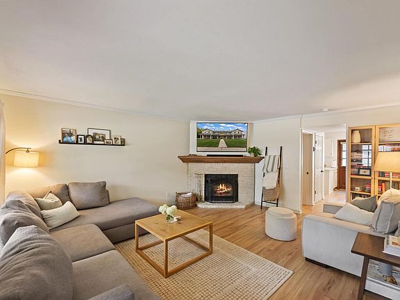 2nd image of 2020 Woodburn ROAD #B