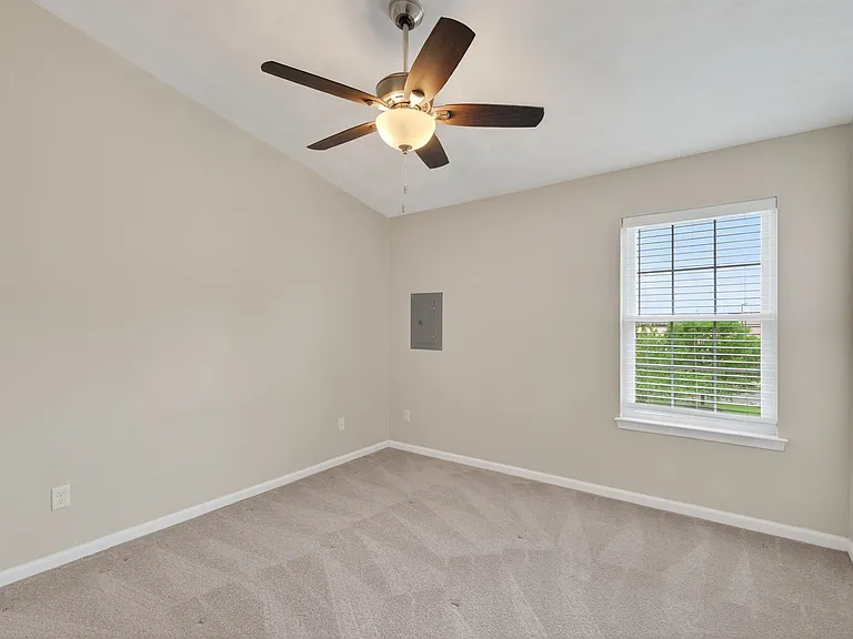 1909 Chantilly Ct — Photo 16
