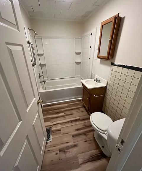114 Cove St — Photo 6