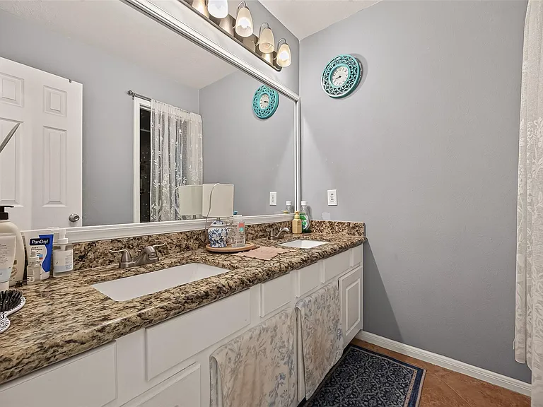 8910 Aberdeen Park Dr — Photo 32