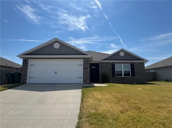 1641 Greenbank Dr, Centerton, AR 72719