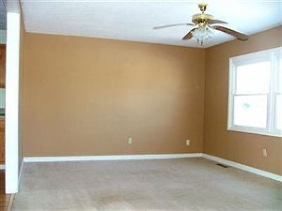 3rd image of 430 Highland Dr