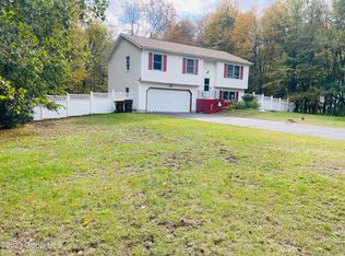 11 Moonglow Rd, Gansevoort, NY 12831