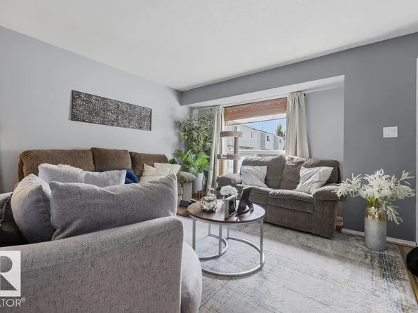 243 Dickinsfield Ct NW, Edmonton, AB T5E 5V8