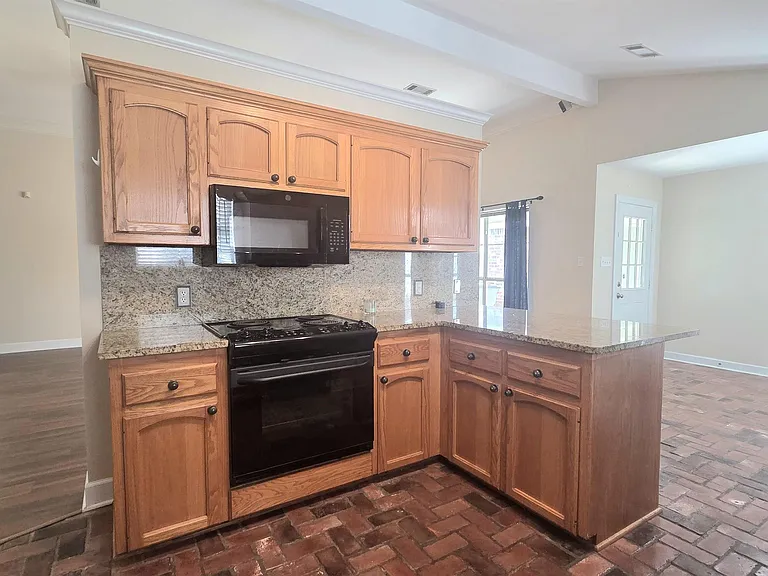 17656 Chasefield Ave — Photo 13