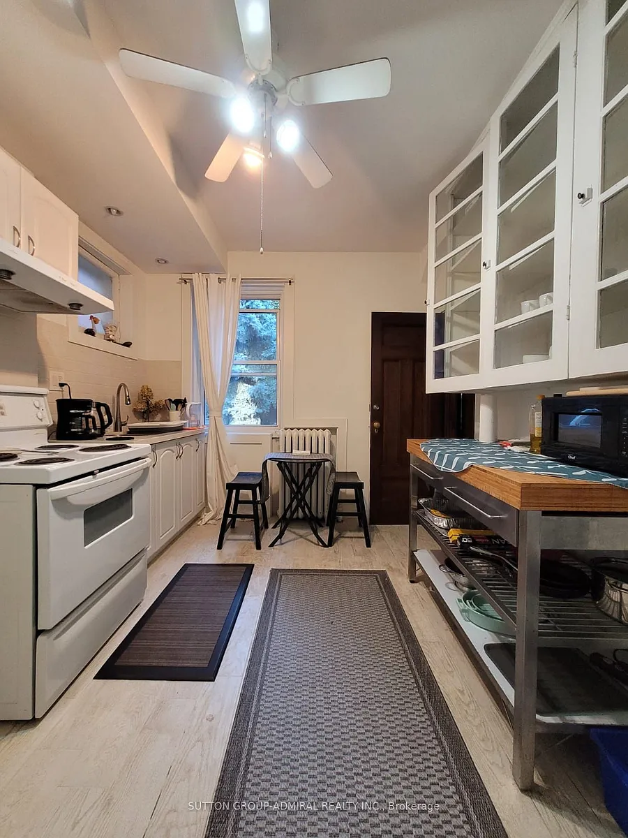 Building Photo - 335 Palmerston Blvd #BACK STUDIO APARTMEN