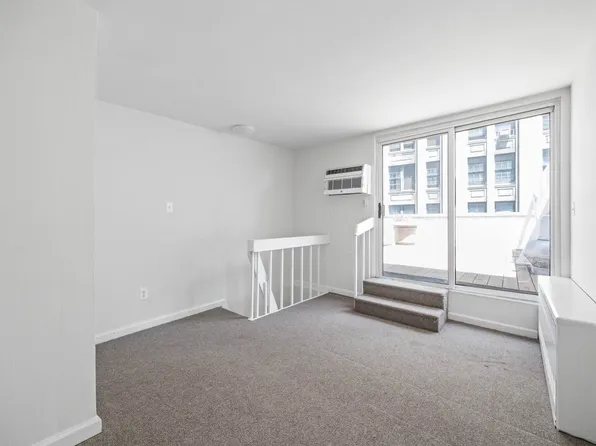 88 Fulton Street image 8 of 9