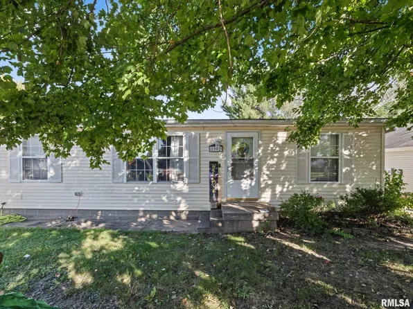 1902 Chicory Rd, Pekin, IL 61554