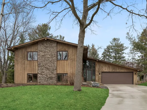908 Ivanhoe Dr, Northfield, MN 55057