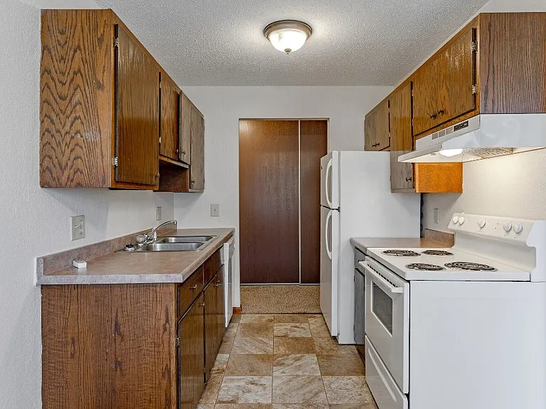 Driftwood Apartments — Photo 4