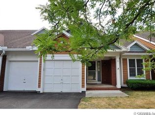 5 Packetts Grv, Fairport, NY 14450