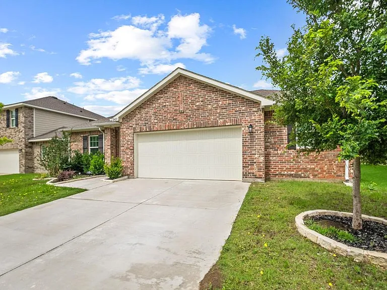 2421 Frio River Rd — Photo 2