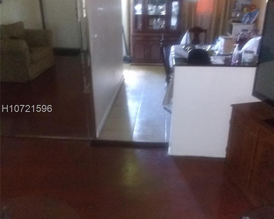 2nd image of 533 SW 14th St