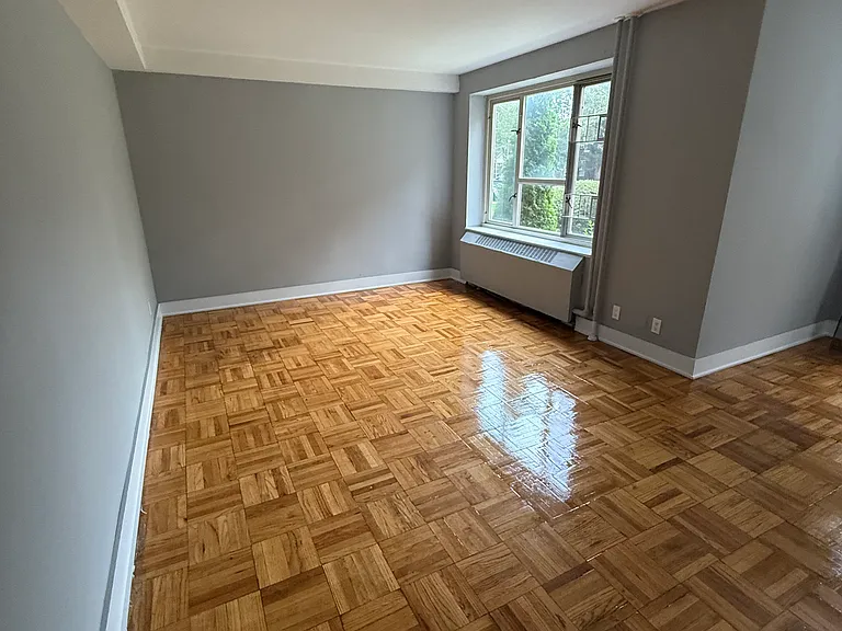 196-15 65th Cres #3C — Photo 3