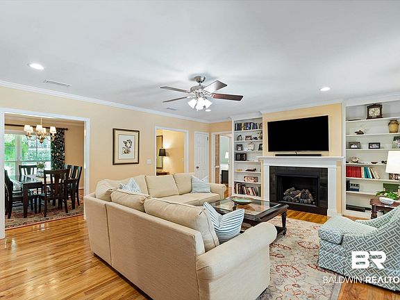 5th image of 429 Byron Ave E