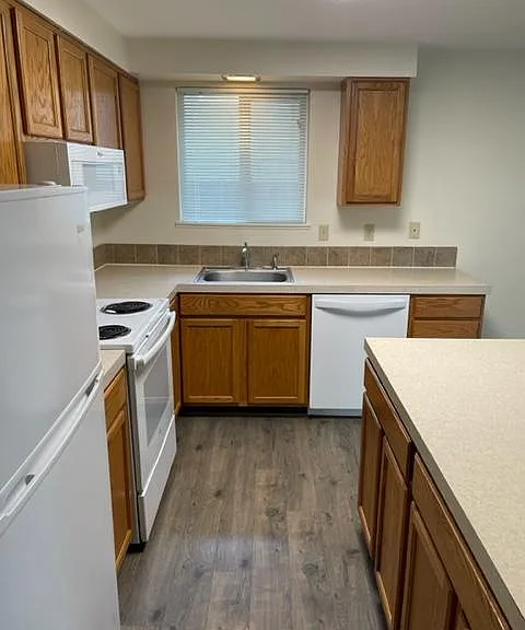 13229 Clairmont Way — Photo 7