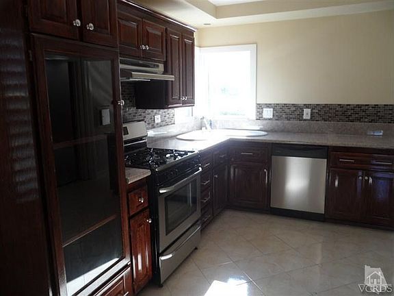 5th image of 510 W Beverly Dr