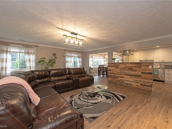 4th image of 24660 Florence Ave