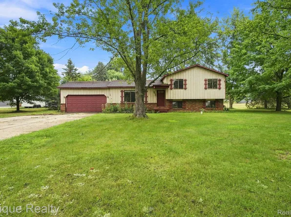8534 Tim Tam Trl, Flushing, MI 48433