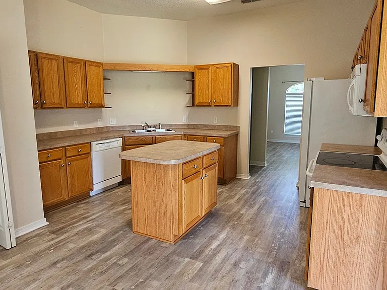 353 Peggy Dr — Photo 10