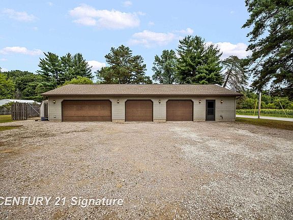 3rd image of 1545 N Graham Rd