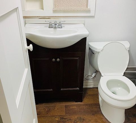 5th image of 872 Niagara Ave