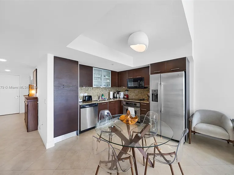 41 SE 5th St #1507 — Photo 2