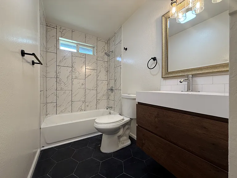 627 Willis Ave #B — Photo 6