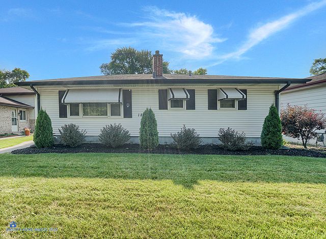 1st image of 18527 Oakwood Ave