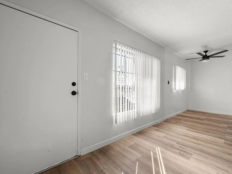 634 W 92nd St — Photo 23