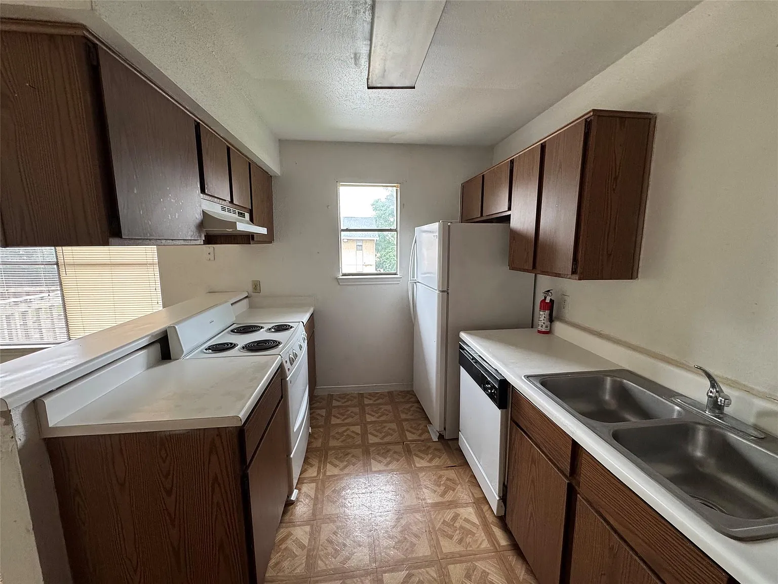 2 bed, 1.0 bath, 4272 sqft, $1,000 — Photo 1
