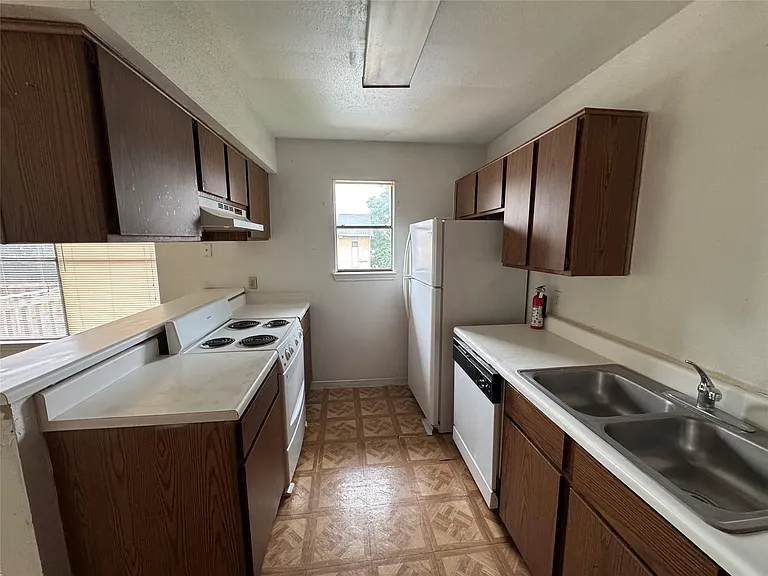 3213 Hirschfield Rd #C — Photo 1