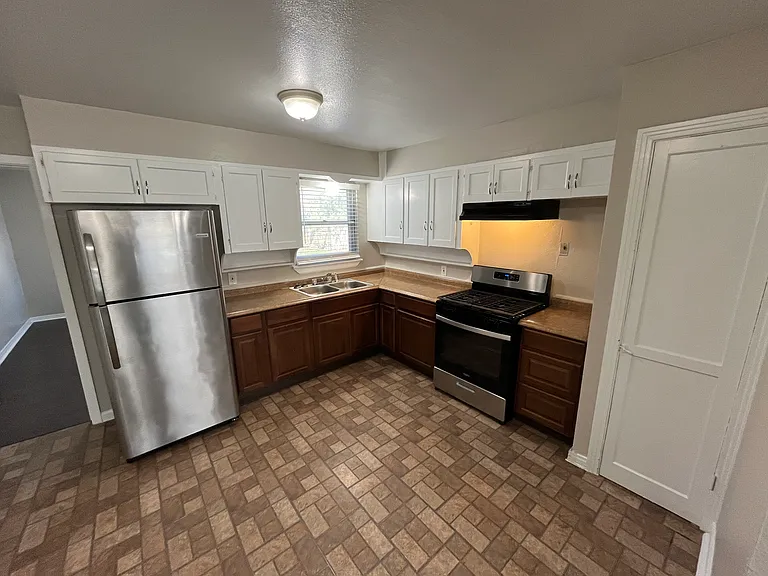 1319 Hansboro Ave — Photo 6