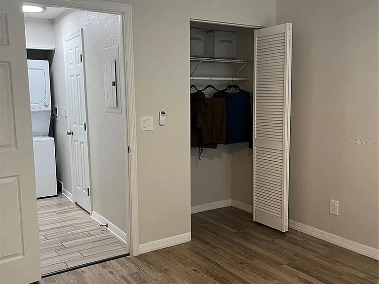 528 Golden Raintree Pl — Photo 23