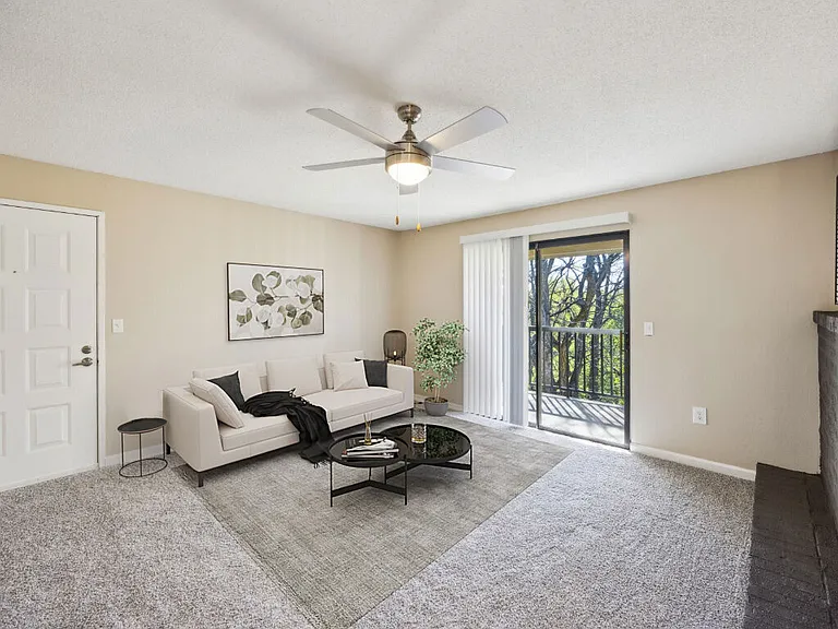 Cypress Pointe — Photo 31