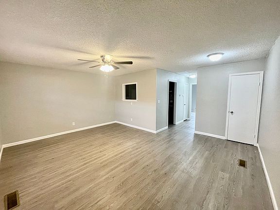 2nd image of 910 E Quincy St APT 3